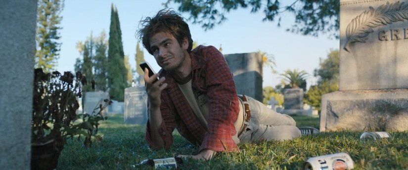 Andrew Garfield in Under the Silver Lake 2019 movie scene.